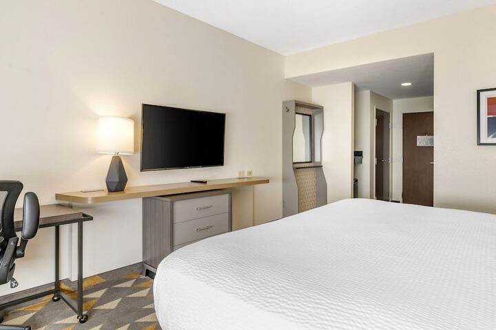 Room 9 of 25