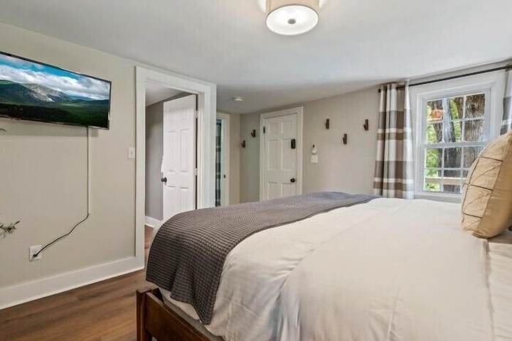 The Aurora Inn & Cottages