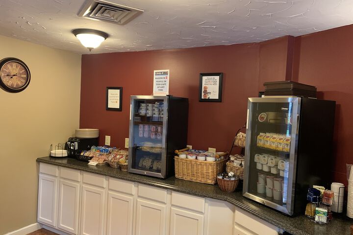 Breakfast/Coffee Service 164 of 182