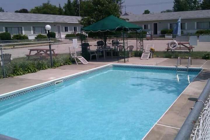 Pool 10 of 51