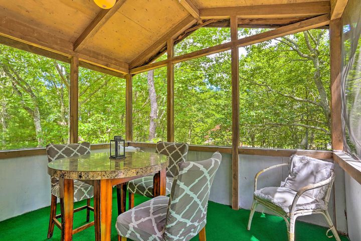 Bushkill House w / Deck & Community Amenities!