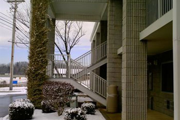 Campton Parkway Inn
