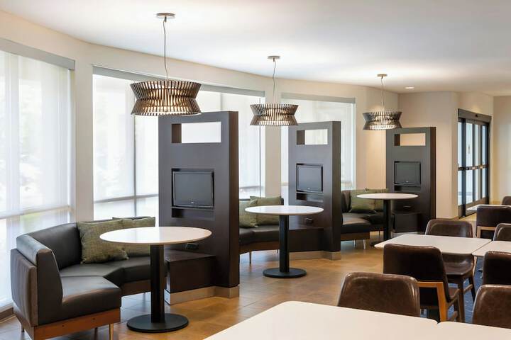 Courtyard by Marriott Madison West Middleton