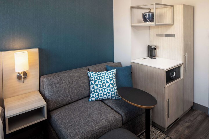 Room 32 of 62