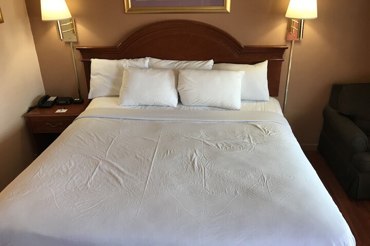 Room 11 of 25
