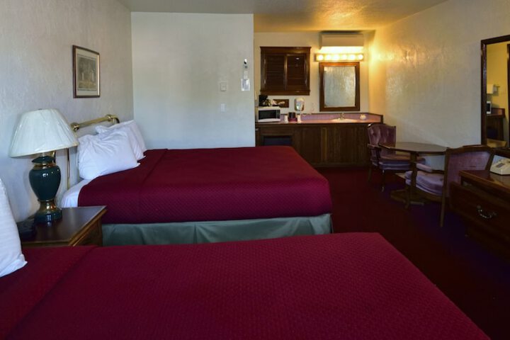 Room 13 of 34