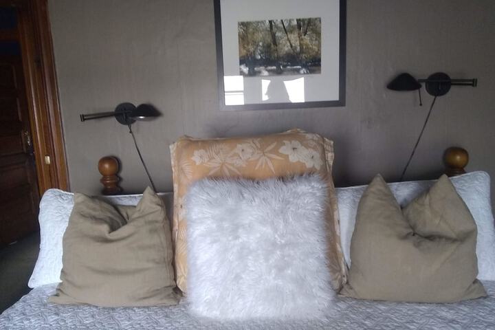 Room 40 of 77