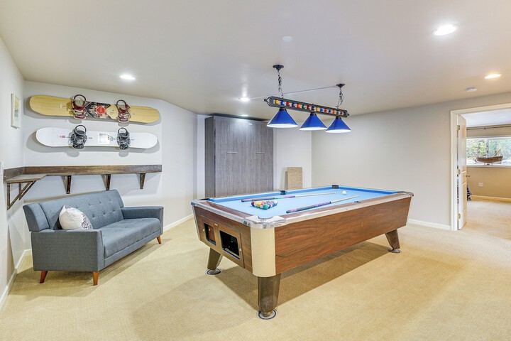 Fish & Hike: Apartment w / Pool Table in Ketchikan!