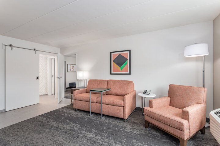 Room 34 of 42