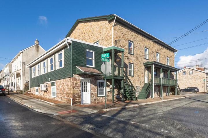 Cozy & Modern 3-Bed Retreat - 8 Mins to Bridge St