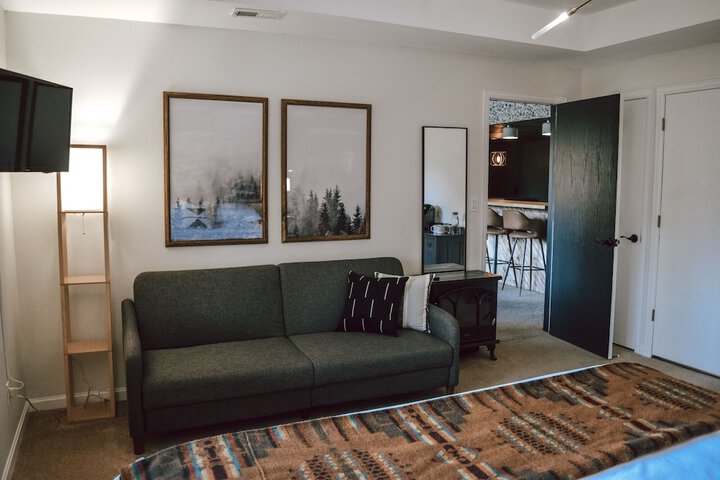 Room 52 of 111