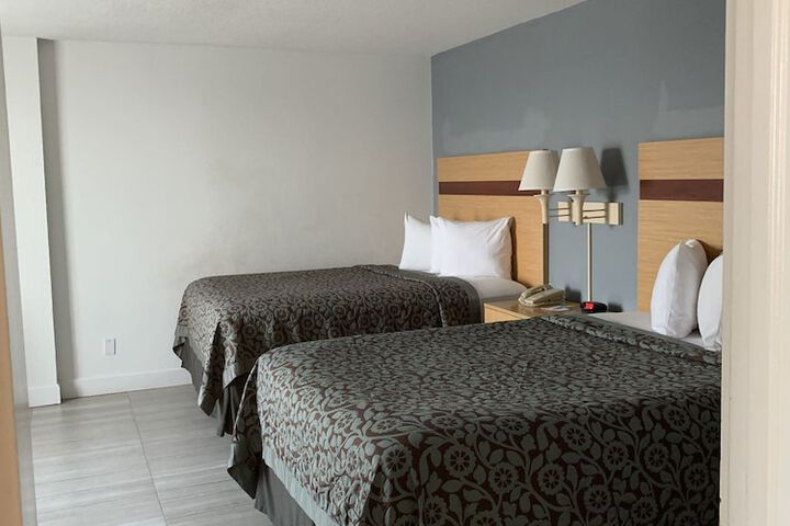 Room 8 of 32