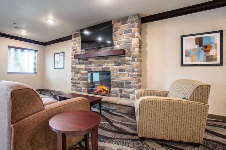Cobblestone Inn & Suites - Pine Bluffs