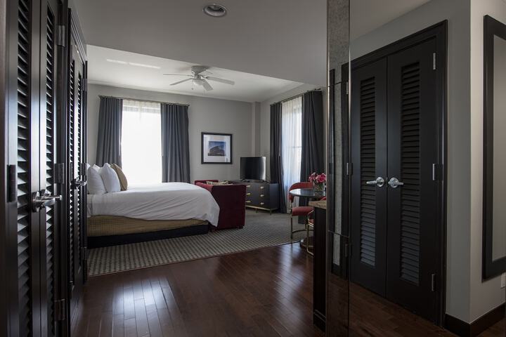 Room 10 of 33
