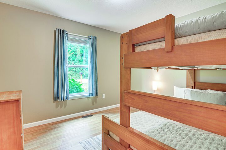 Campton Cottage w / Hot Tub Near Hiking + Climbing