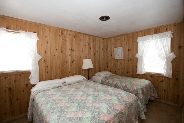 Room 140 of 199