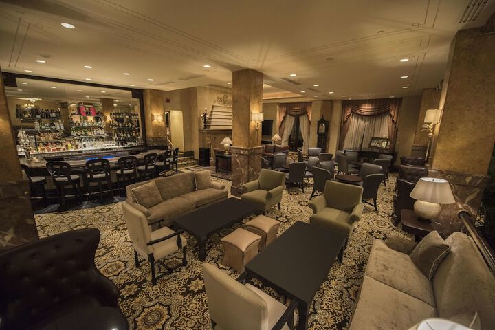 Lounge 61 of 75