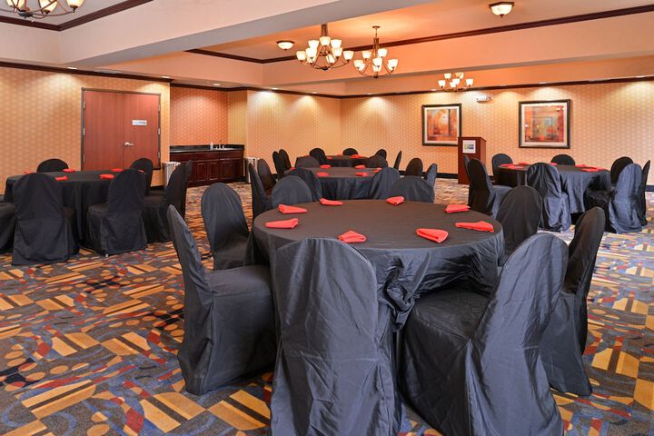 Holiday Inn Express Suites Van Buren-Ft Smith Area by IHG