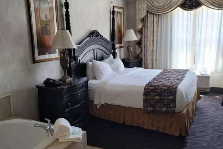 Room 35 of 66