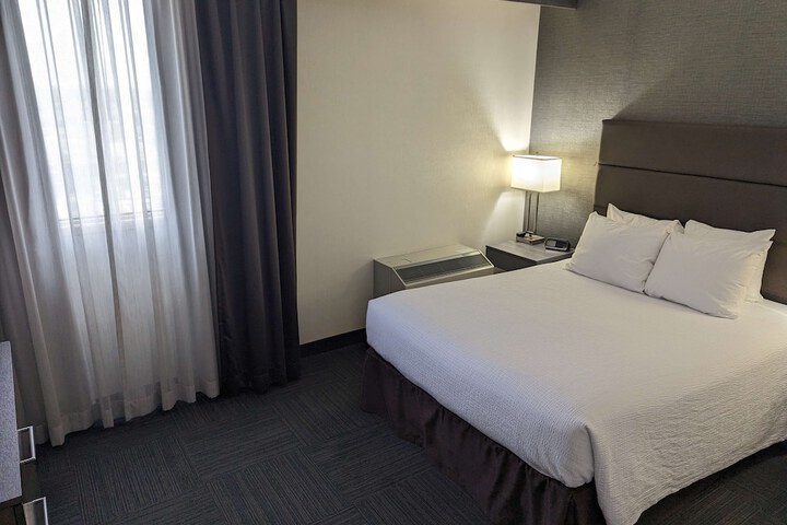 Room 35 of 53