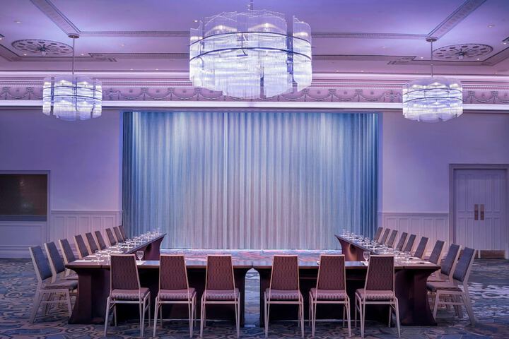 Sheraton Commander Hotel