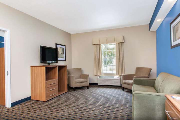 Room 6 of 20