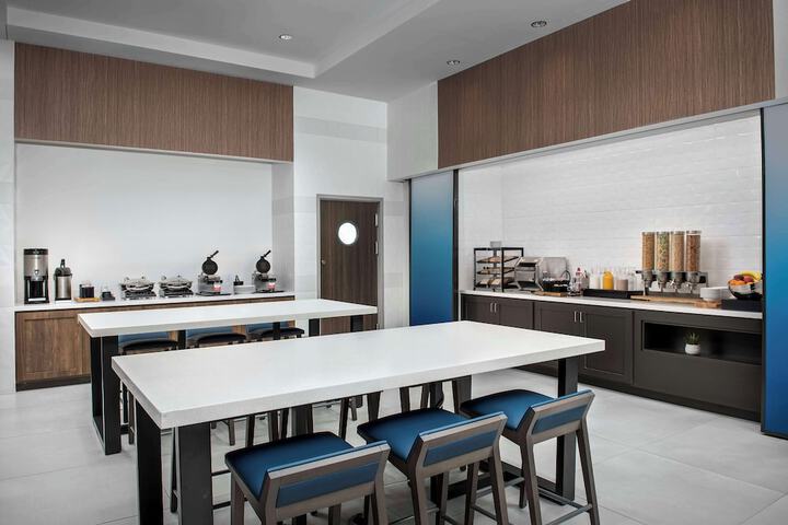 Breakfast/Coffee Service 34 of 40