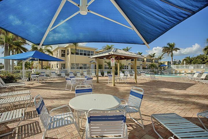 Barefoot Beach Resort