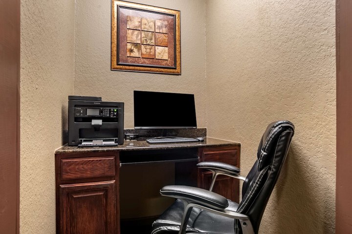 Business Center 19 of 19
