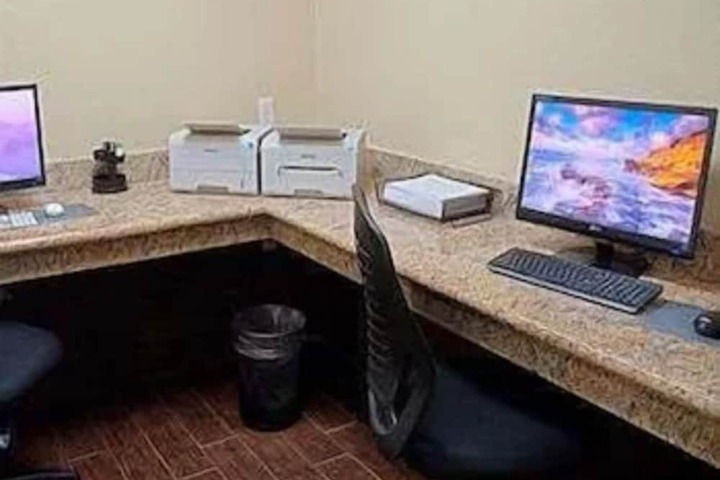 Business Center 29 of 29