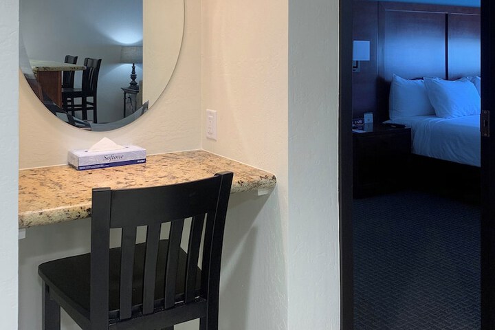 Room 33 of 64
