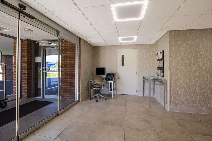 Business Center 57 of 58