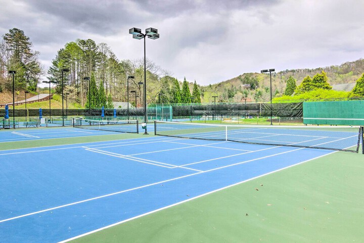 Balcony + Pool Access! Couples Escape in Lake Lure