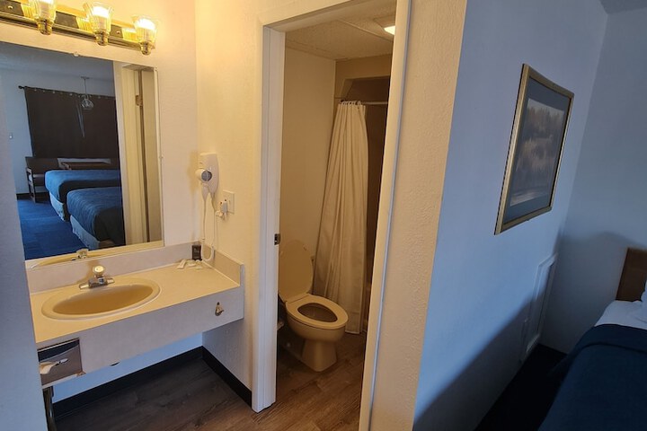 Room 11 of 22