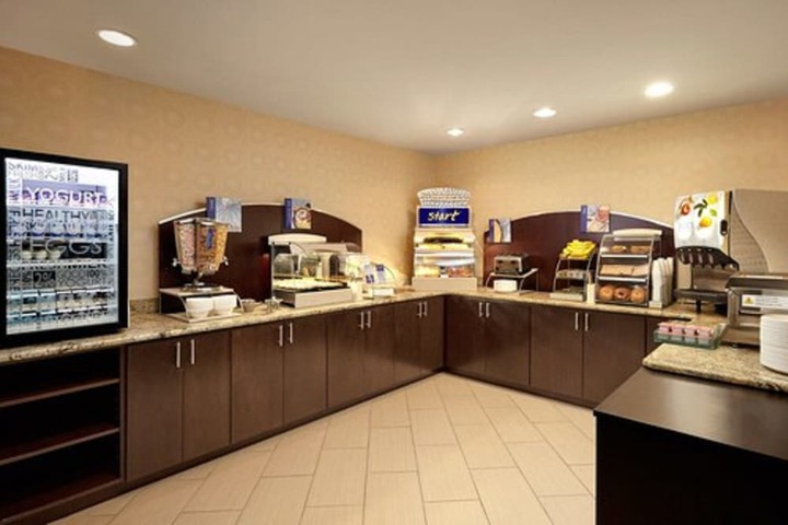 Holiday Inn Express Hotel Naples Downtown - 5th Avenue