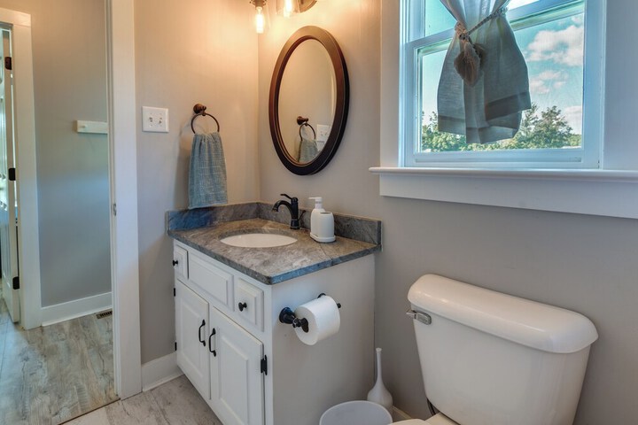 Tranquil Cottage in Virginia Countryside w / Pond!