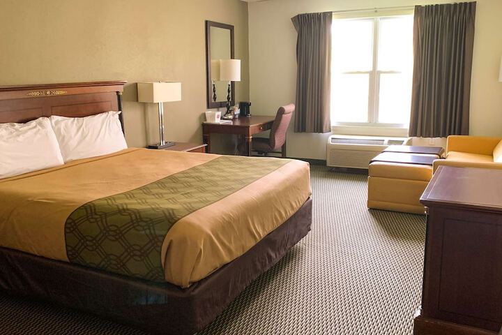 Room 13 of 33