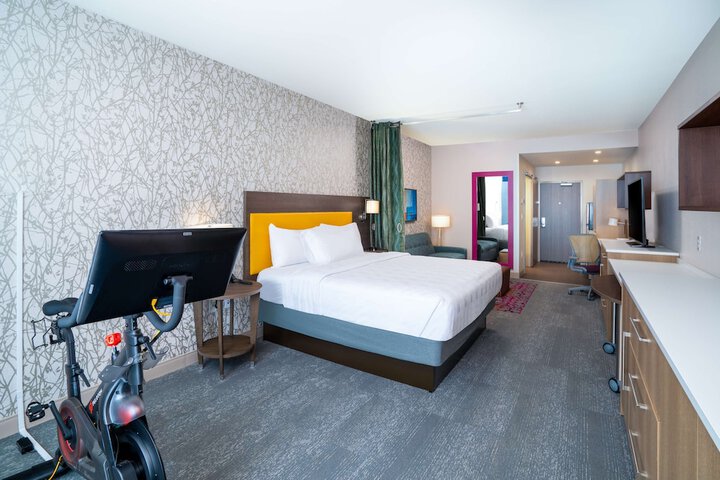 Room 33 of 48