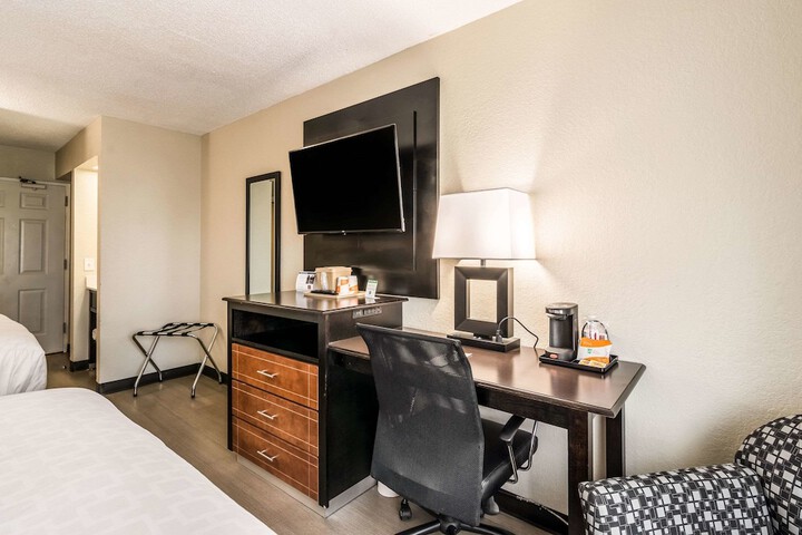 Room 14 of 29