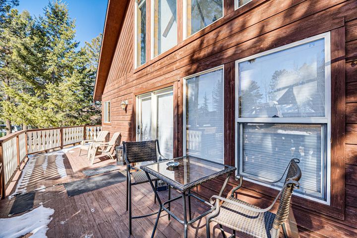 Woodland Park Chalet w / Deck Grill & Mtn Views!