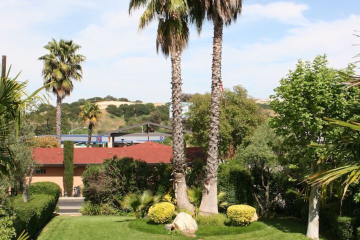 Adelaide Inn
