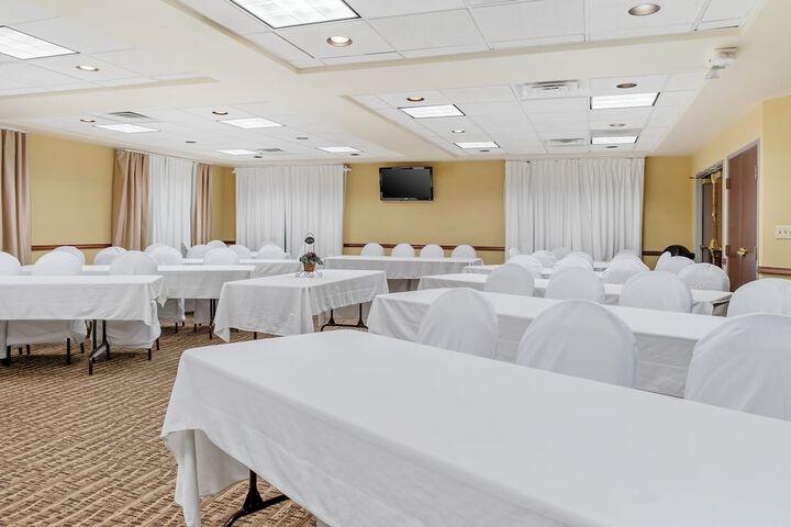 Comfort Suites Findlay I-75 near Sports Complex