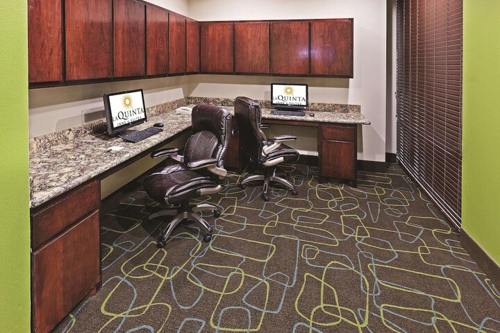 Business Center 40 of 41