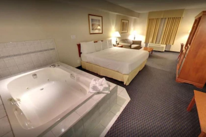 Room 27 of 77
