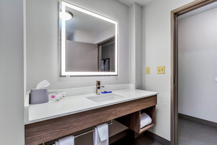 Room 28 of 45