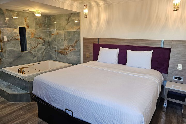 Travelodge by Wyndham Fullerton Near Anaheim