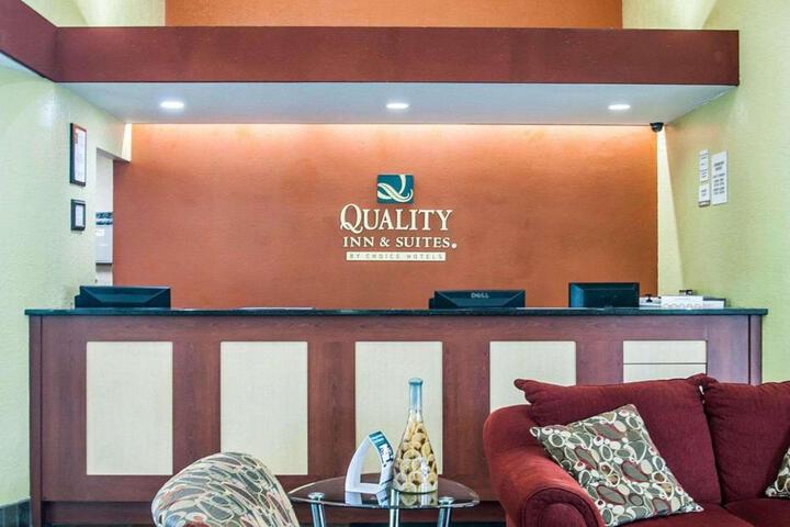 Quality Inn & Suites Kansas City I-435n Near Sports Complex