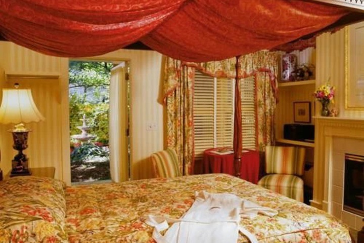 Hidden Garden Cottages & Suites