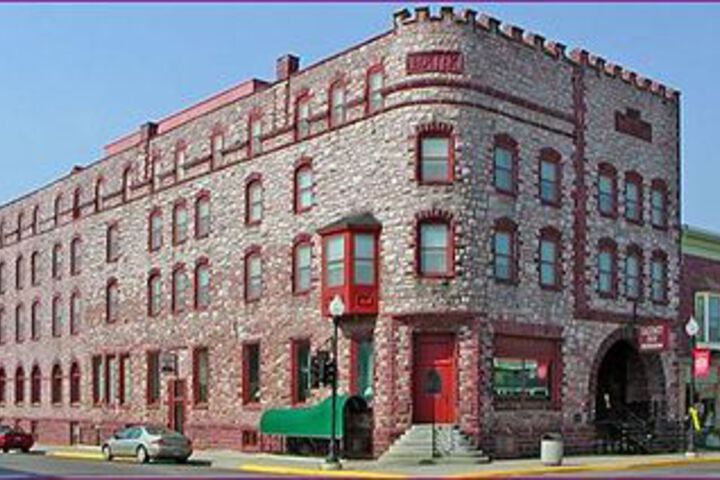 Historic Calumet Inn