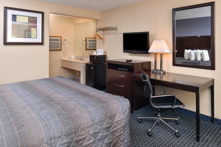 Room 17 of 40